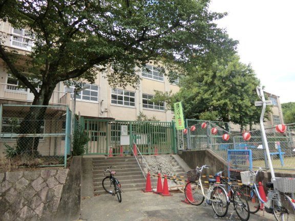 【京都市西京区山田北山田町のアパートの小学校】