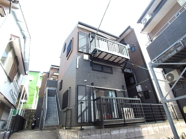 長崎市本尾町のアパートの建物外観