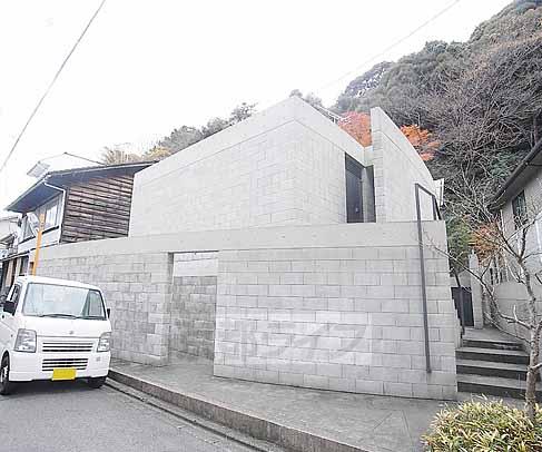 京都市左京区吉田神楽岡町のマンションの建物外観