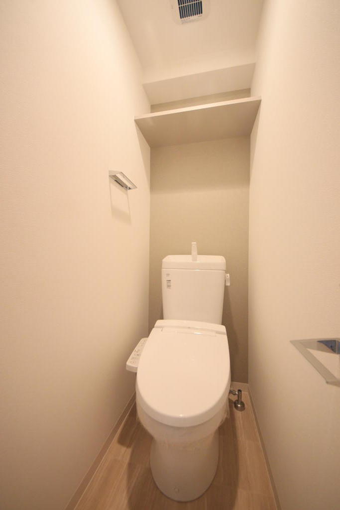 地下鉄御堂筋線 西中島南方駅 徒歩10分 11階建 築9年のトイレ写真