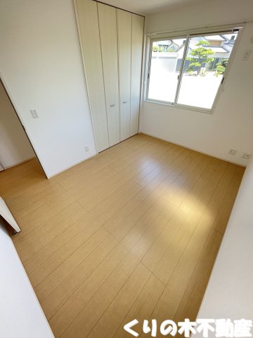 その他部屋・スペース　広くて明るい寝室