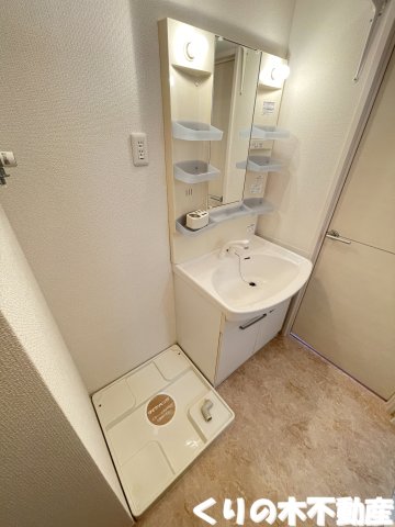 洗面設備　ゆったりとスペースのある洗面所