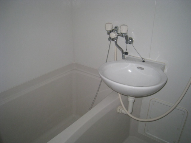 バス・シャワールーム　同物件、別号室のものです。