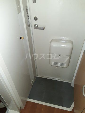 【江戸川区南葛西のアパートの玄関】