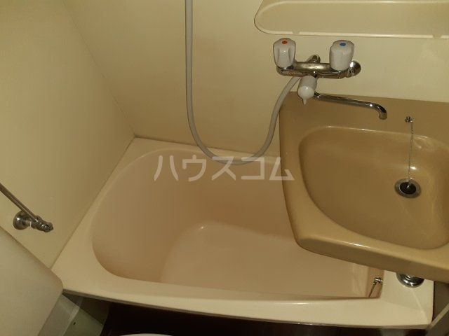 【江戸川区南葛西のアパートの洗面設備】