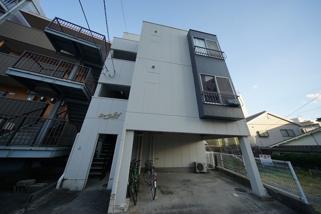 下関市山の田東町のマンションの建物外観