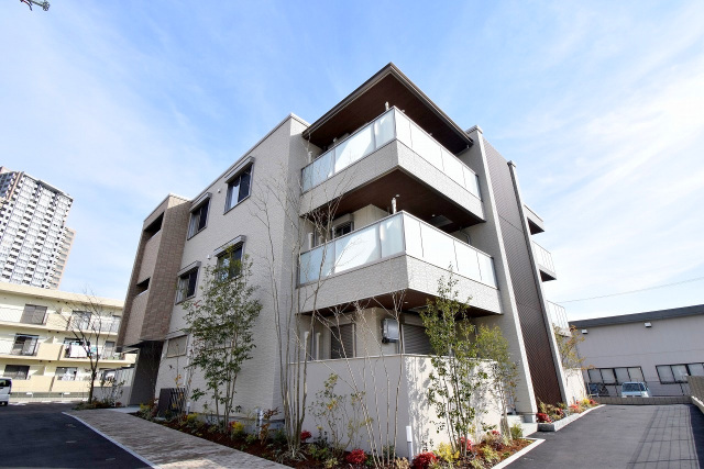 広島市安佐南区緑井のマンションの建物外観
