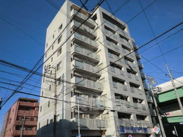 名古屋市熱田区西郊通のマンションの建物外観