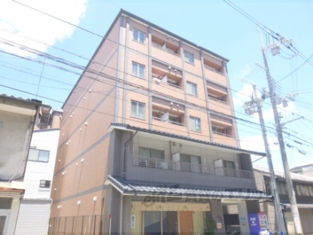 京都市下京区雁金町のマンションの建物外観