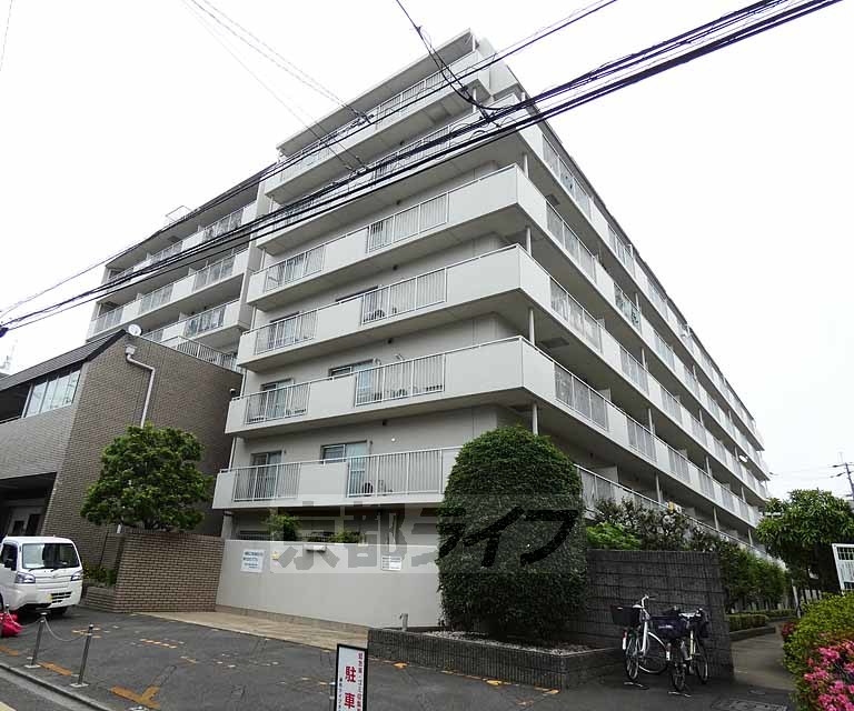 京都市伏見区両替町３丁目のマンションの建物外観