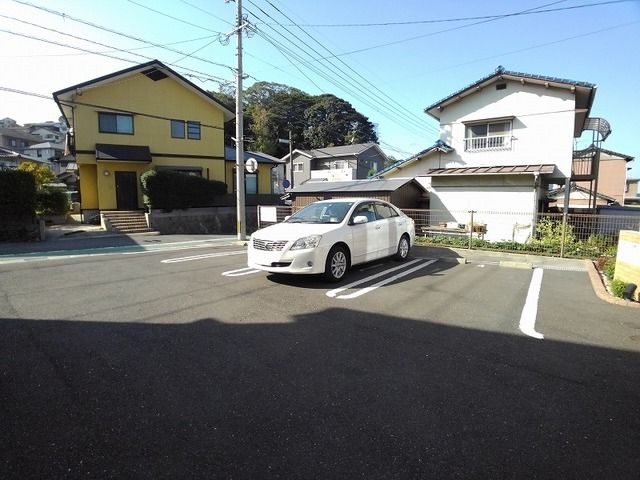 【グランシャリオひびきの駐車場】