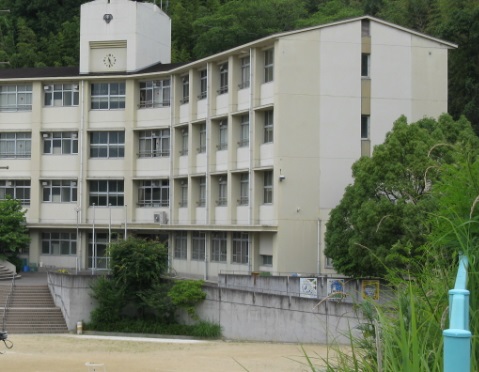 中学校　堅下中学校（中学校）まで2555m