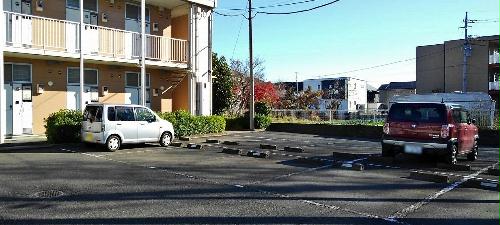 【レオパレスノビア　カーサの駐車場】