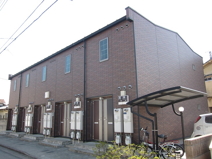 建物外観　まだ新しいです！
