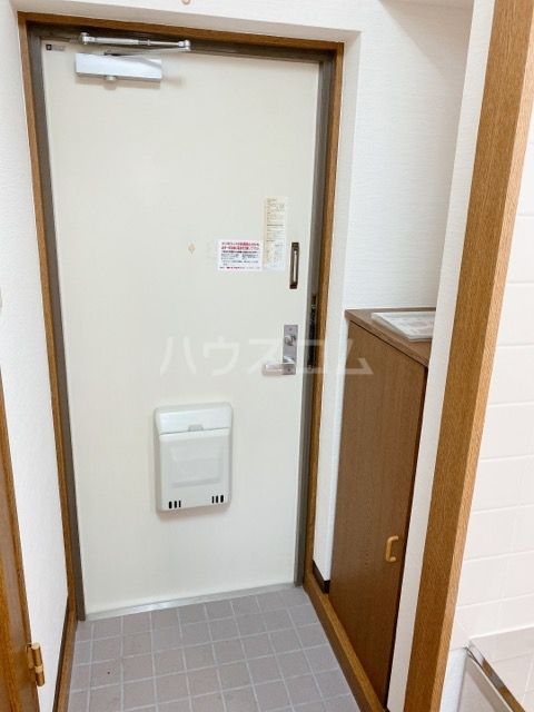 【浜松市中央区渡瀬町のマンションの玄関】