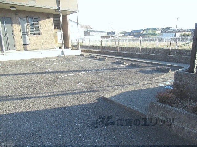 【蒲生郡日野町松尾のアパートの駐車場】