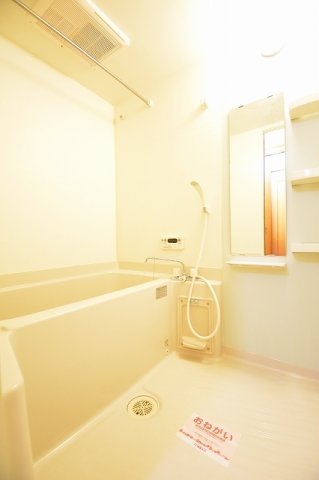 バス・シャワールーム　落ち着いた空間のお風呂です