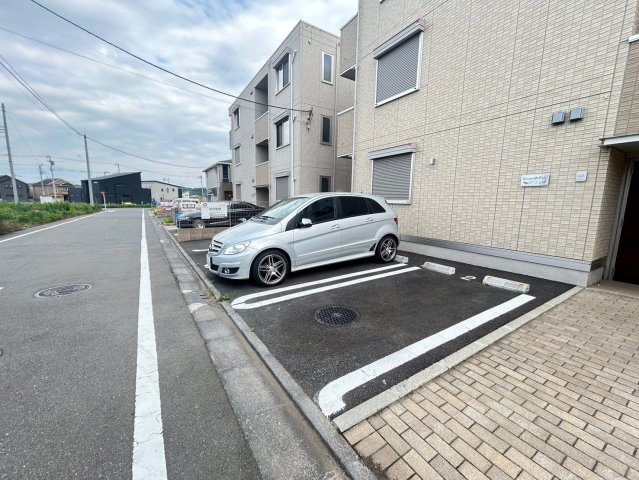 【D-room西平山Ａ棟の駐車場】