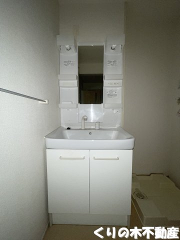 洗面設備　朝の支度にも助かる、独立の洗髪洗面化粧台