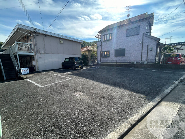 【河内長野市栄町のアパートの駐車場】