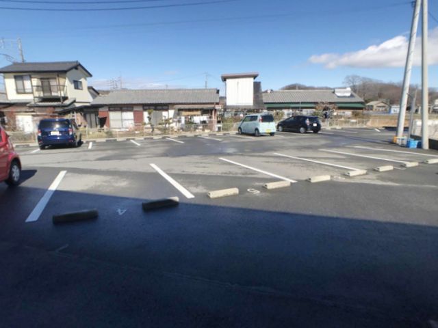 【高崎市吉井町池のアパートの駐車場】