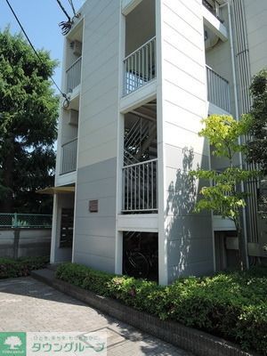 【東村山市富士見町のマンションのエントランス】