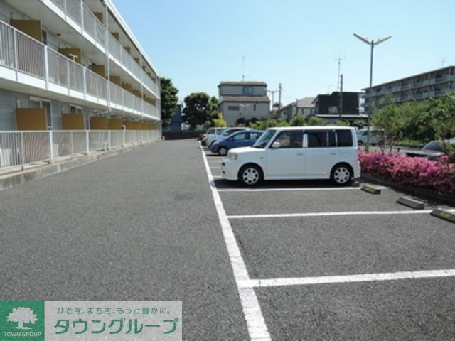 【東村山市富士見町のマンションの駐車場】