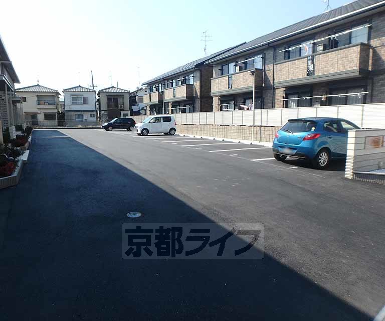 【プラシードの駐車場】