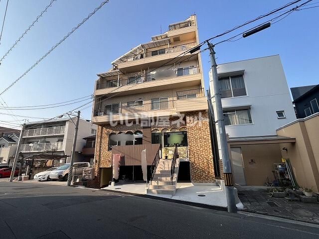 【第三屋敷ビルの建物外観】