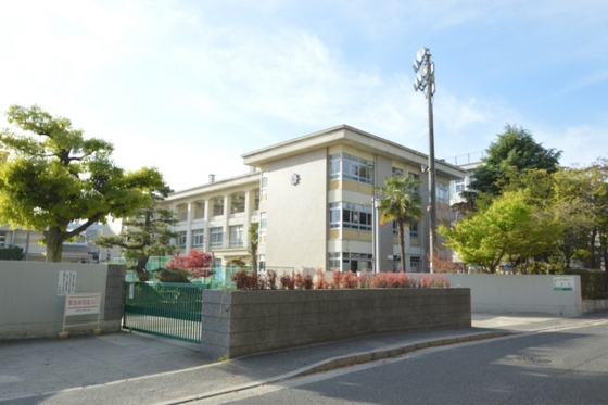 【広島市中区西十日市町のマンションの小学校】