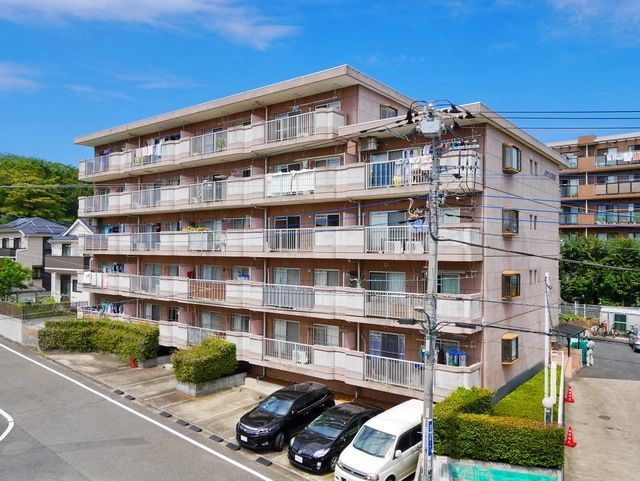 【八王子市松木のマンションの建物外観】