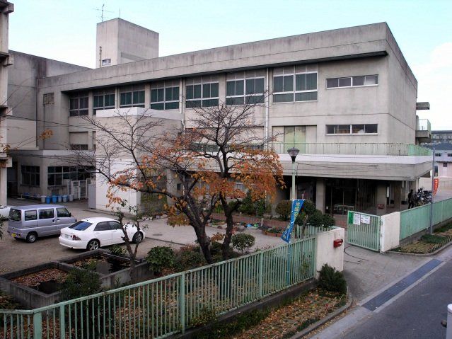 【八尾市高安町南のアパートの小学校】