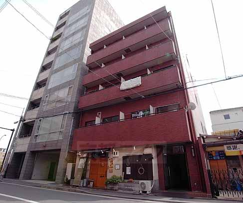 京都市右京区西院平町のマンションの建物外観