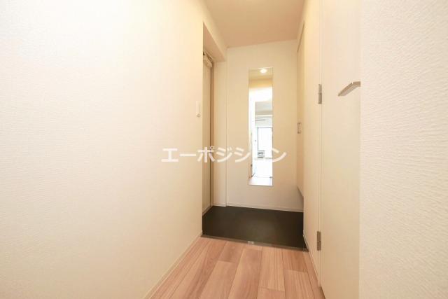 玄関　セレニテ難波ミラク参番館