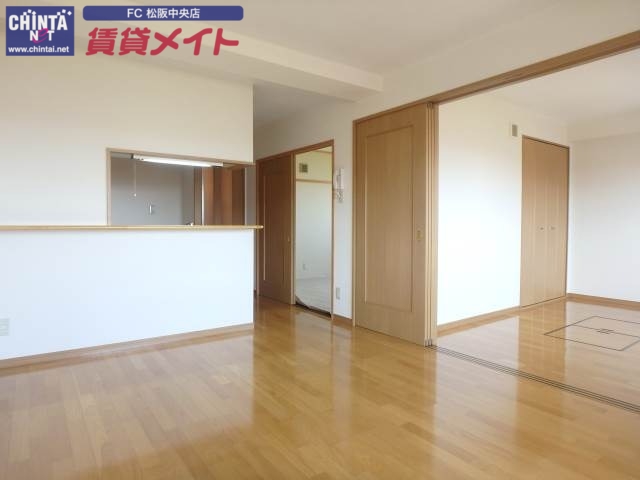 居室・リビング　同物件別室写真