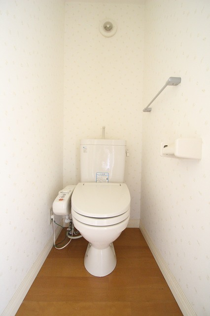 トイレ　同物件、別号室のものです。