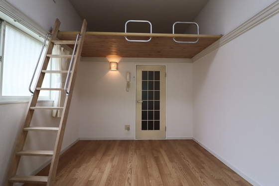 居室・リビング　※別号室の写真です。