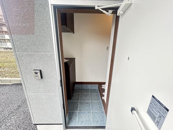 玄関　収納もある玄関です