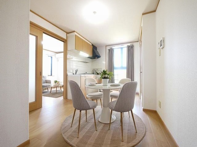 居室・リビング　CGで家具等を配置したもので家具等は含まれません