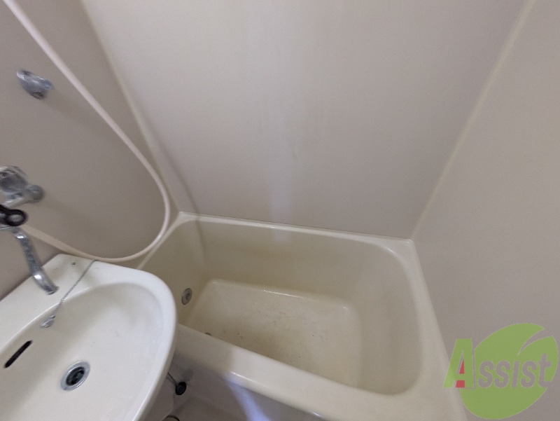 バス・シャワールーム　バスルームはコンパクトで使いやすそうですね。