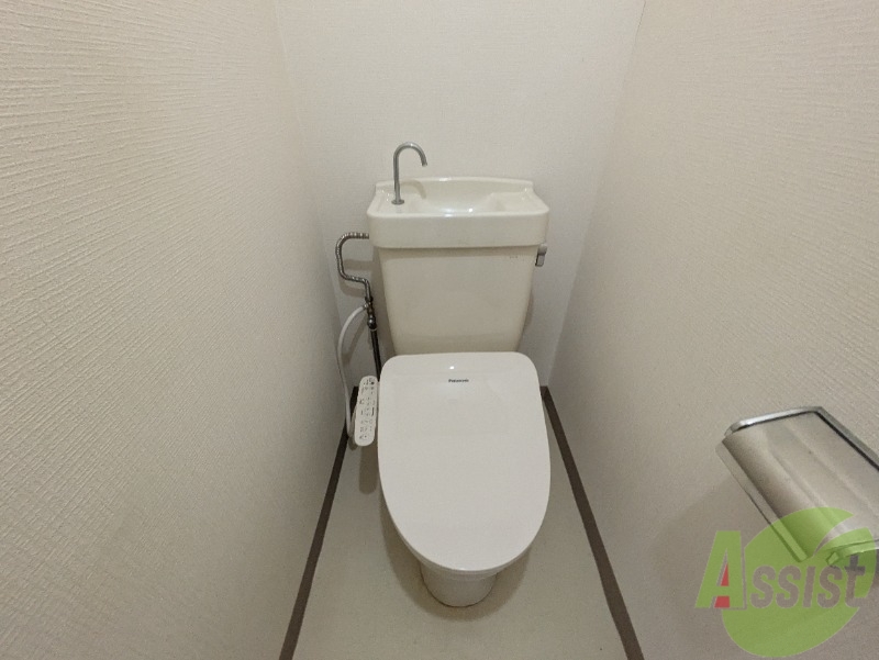 トイレ　トイレは温水洗浄便座なので寒い季節も安心ですね。