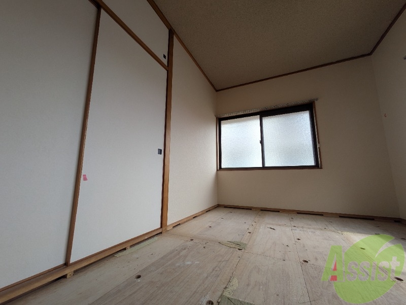 その他部屋・スペース　和室６帖には押入れ収納と窓が付いています。