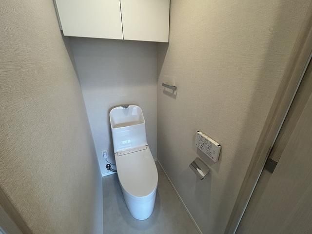 トイレ　温水洗浄便座付き