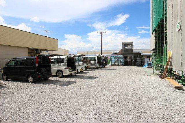 駐車場　駐車場があるので、車を買う予定の方も安心です