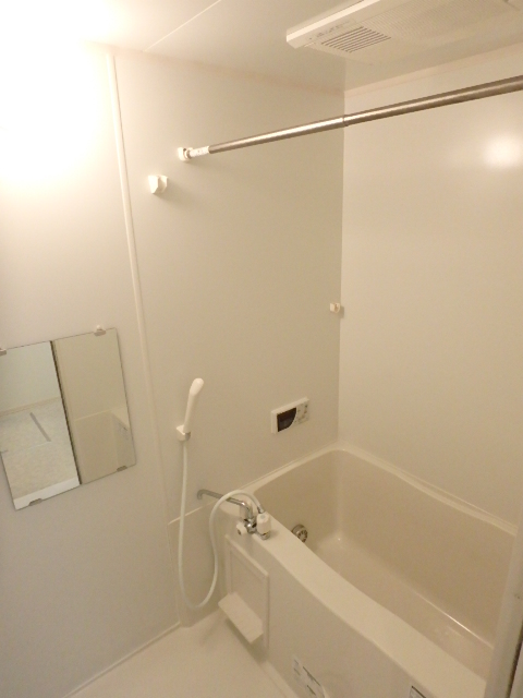 バス・シャワールーム　追い焚き給湯・浴室換気乾燥機付き