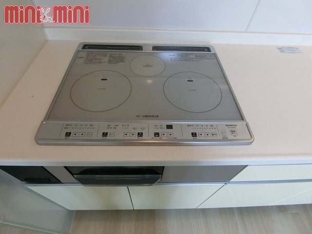 キッチン　ＩＨ３口コンロです