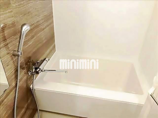 バス・シャワールーム　浴室乾燥機付きのバスルームです。