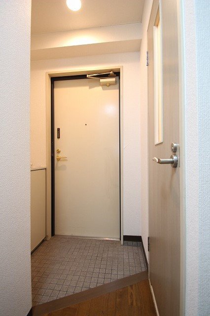 玄関　同物件別号室の写真です。