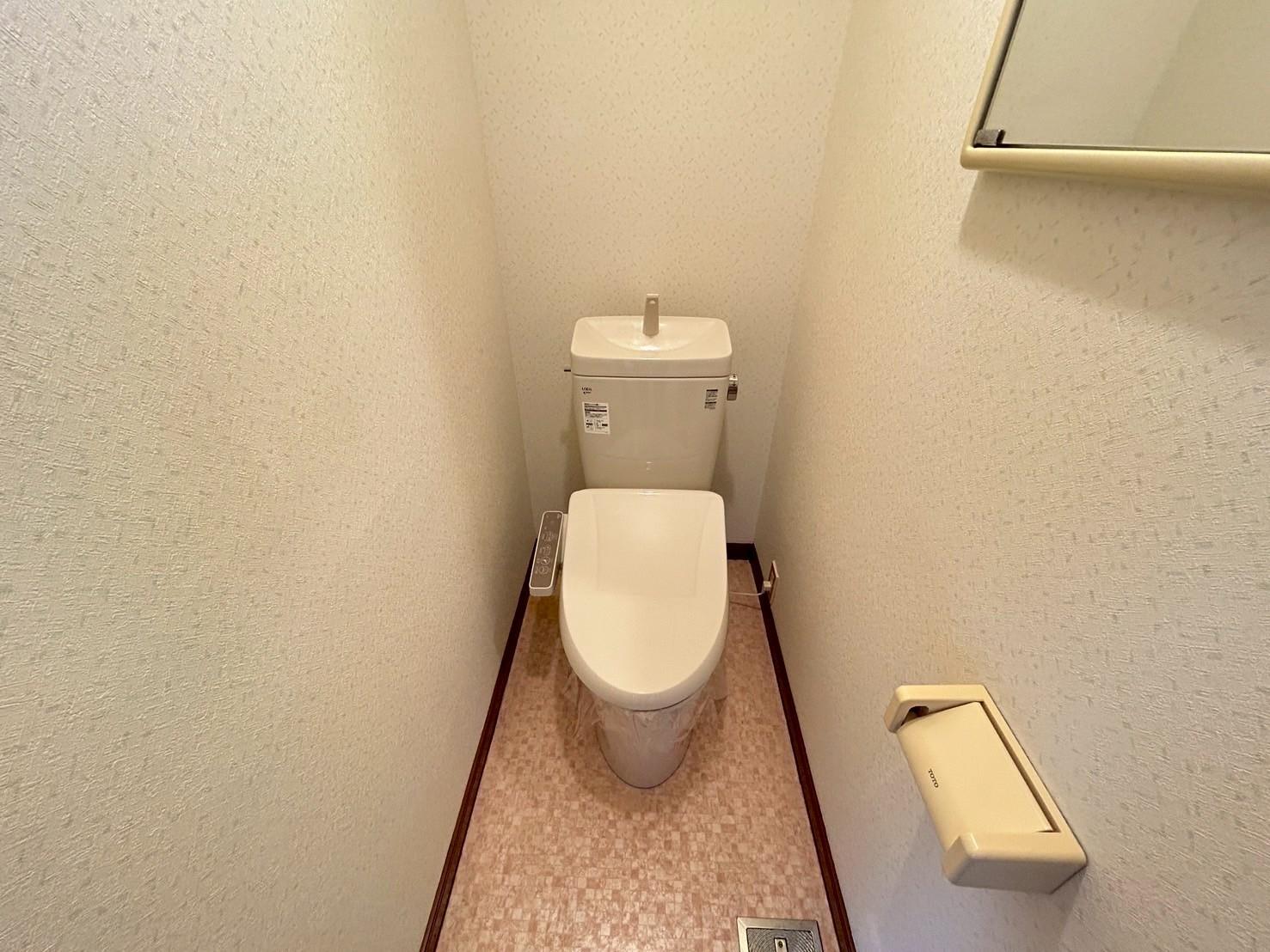 トイレ　温水洗浄暖房便座