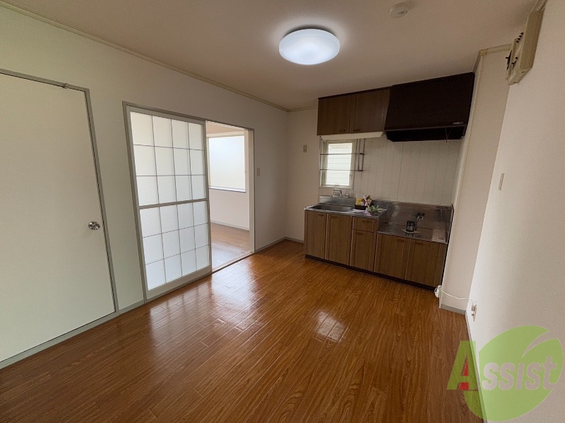 居室・リビング　６帖のリビングになります。とても広々としております。